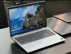 Dell Latitude 5510 – Processeur Intel Core i5 vPro de 10e génération – 8 Go de RAM – SSD de 256 Go – Écran Full HD de 15,6 pouces