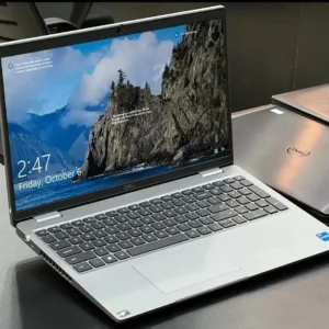 Dell Latitude 5510 – Processeur Intel Core i5 vPro de 10e génération – 8 Go de RAM – SSD de 256 Go – Écran Full HD de 15,6 pouces