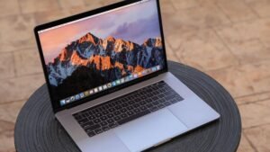 MacBook Pro 2017 – Intel Core i5 – 16 Go de RAM – SSD de 512 Go – Écran Full HD 14 pouces