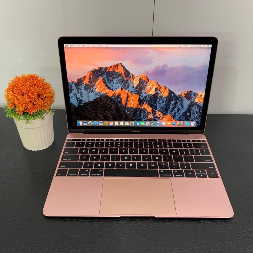 MacBook Pro 2017 – Intel Core i5 – 8 Go de RAM – SSD de 512 Go – Écran Full HD 14 pouces